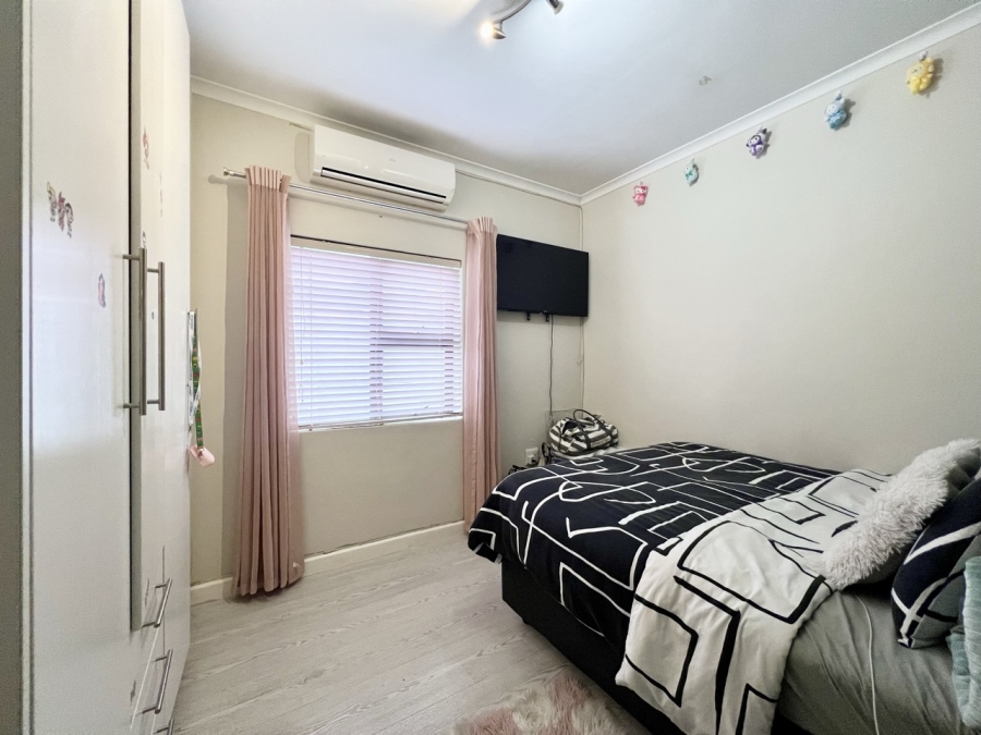 5 Bedroom Property for Sale in Parklands North Western Cape
